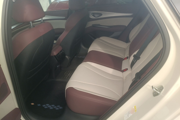 BYD Seal 07 DM-i 2025 car image #17