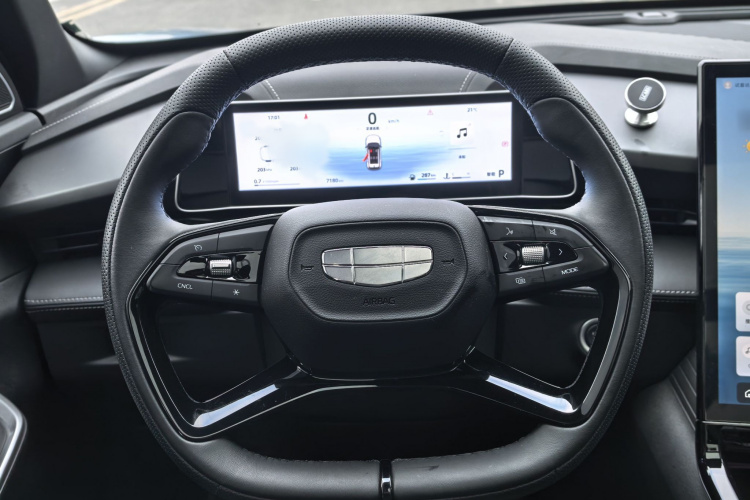 GEELY Boyue 2023 car image #17