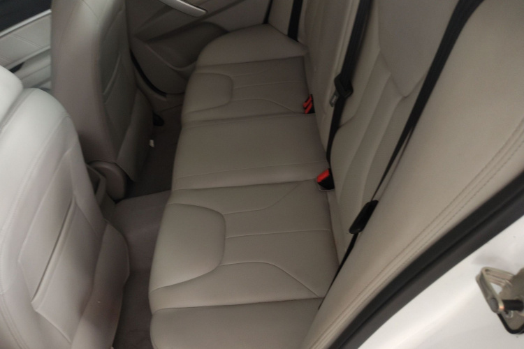 Emgrand 2016 car image #17