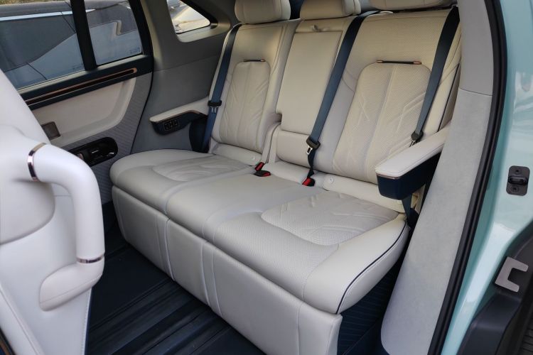 极氪 极氪MIX 2024 汽车图片 #17