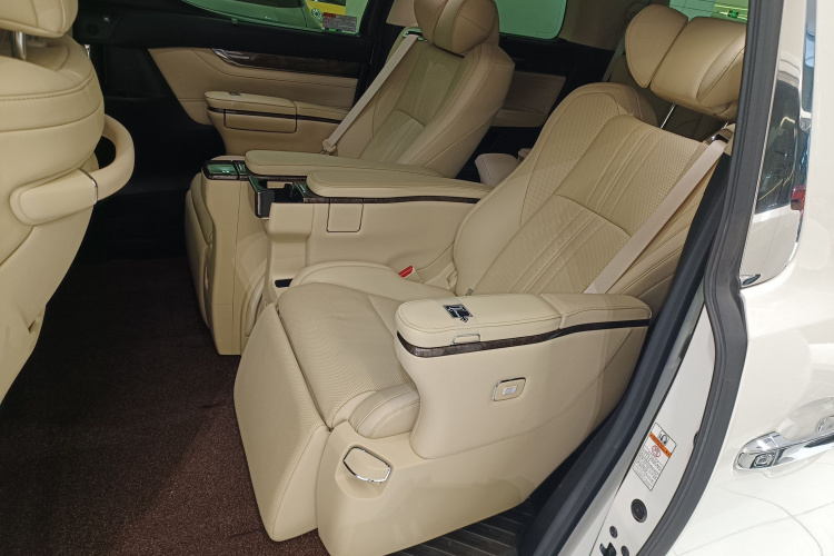 Toyota Alphard 2021 #17 Toyota Alphard 2021 car image #17