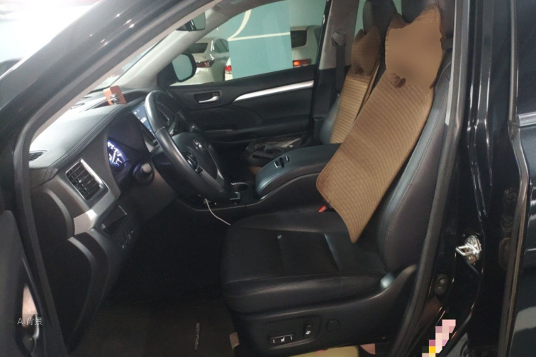 Toyota Highlander 2018 car image #17