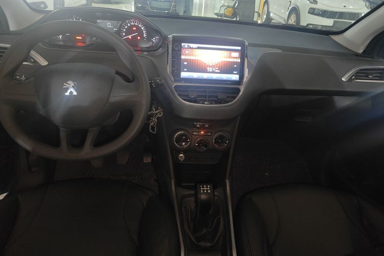 Peugeot 2008 2016 car image #17