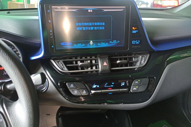 Toyota C-HR 2018 car image #17