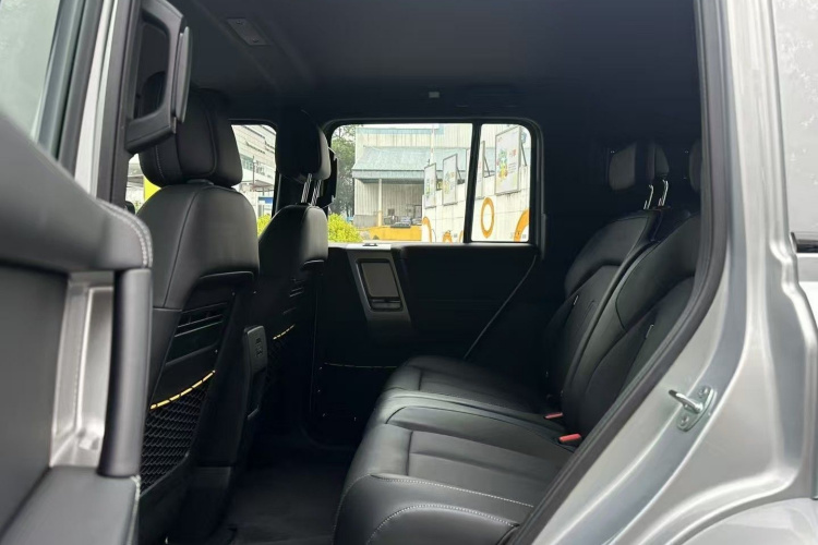 2025 car image #17