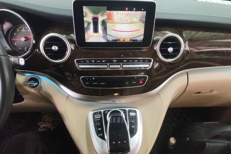 Mercedes-Benz V Class 2020 car image #17