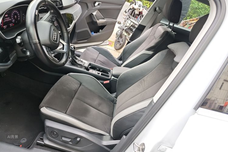 Audi Q3 2020 car image #17