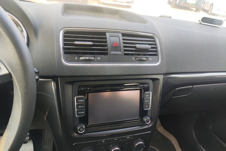 Skoda Yeti 2015 immagine di auto #17