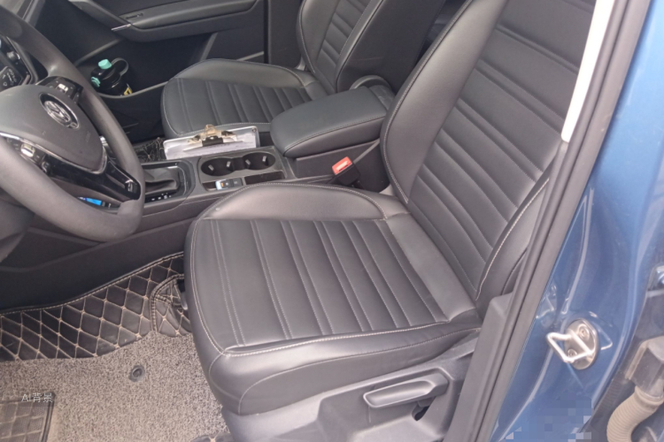 Volkswagen Touran 2018 car image #17