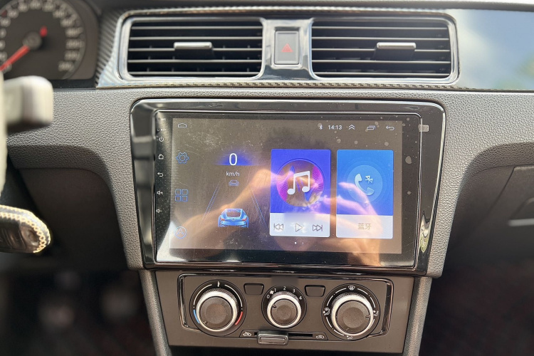 Santana 2020 car image #17