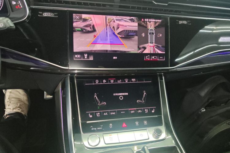 Audi Q8 2020 car image #17