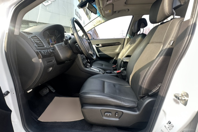 Chevrolet Captiva 2015 car image #17