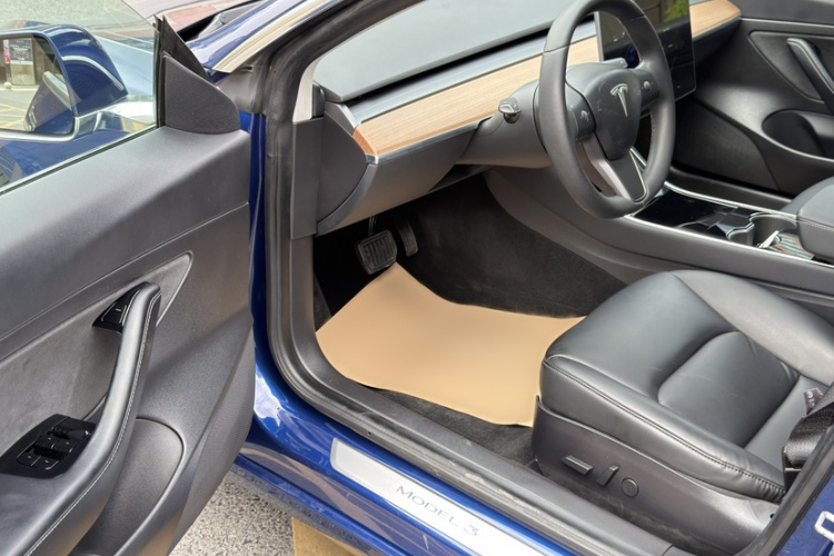 Tesla Model 3 2020 car image #17