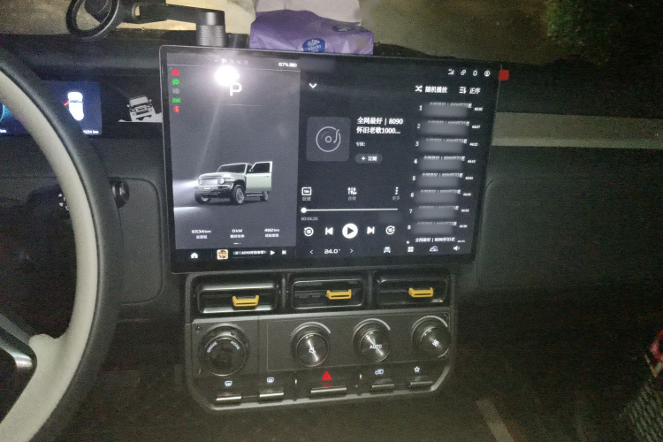 2025 car image #17