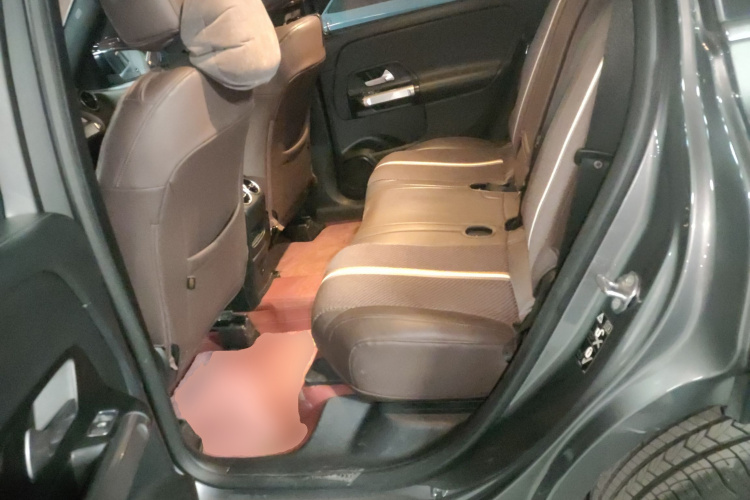 Mercedes-Benz GLB Class 2023 immagine di auto #17