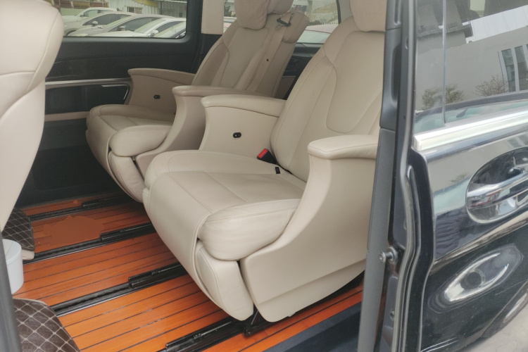 Mercedes-Benz V Class 2020 car image #17