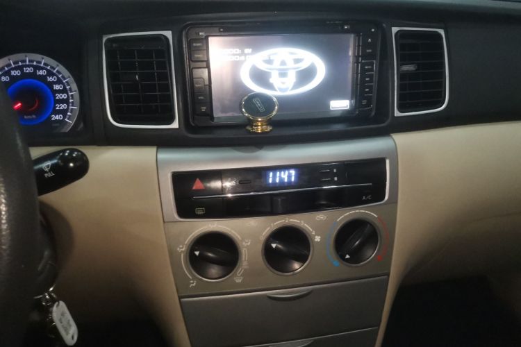 Toyota Corolla (Classic) 2015 immagine di auto #17