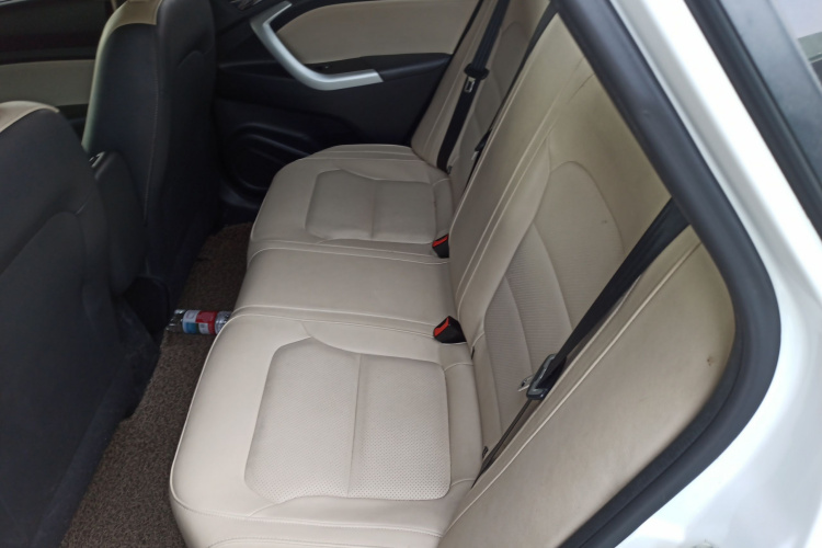 Changan Alsvin V7 2015 car image #17