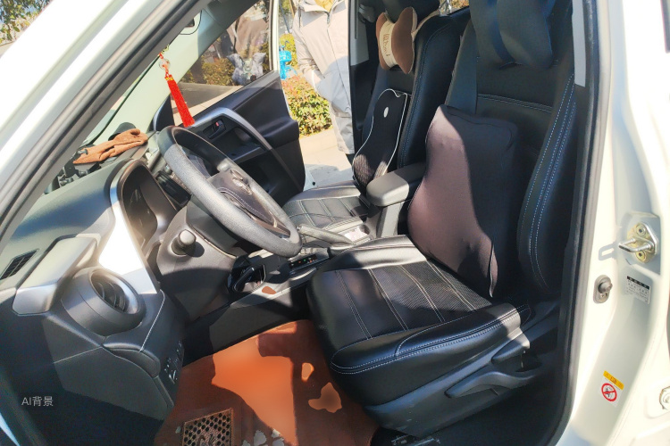 Toyota RAV4 2018 car image #17