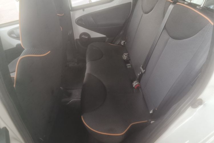 BYD e1 2021 car image #17