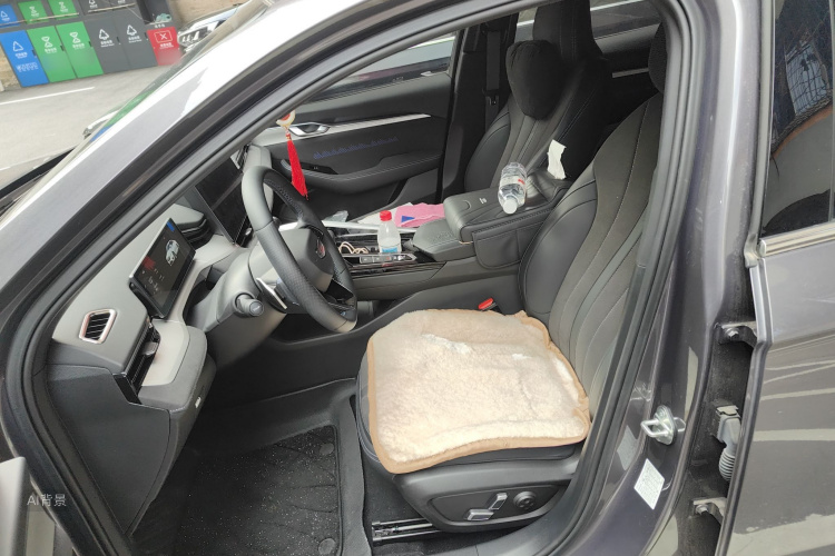 GEELY Preface 2025 car image #17