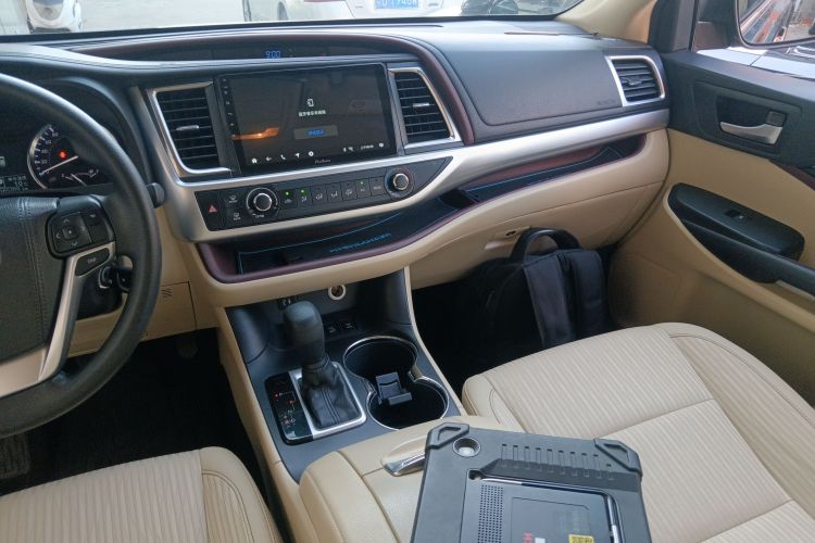 Toyota Highlander 2016 car image #17