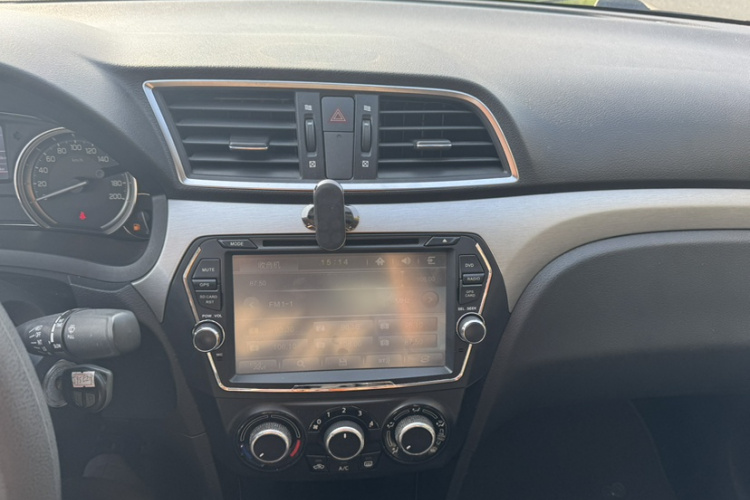 Suzuki 2015 car image #17