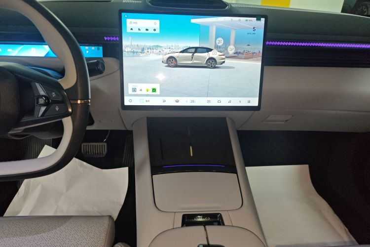 Lynk & Co 2024 car image #17