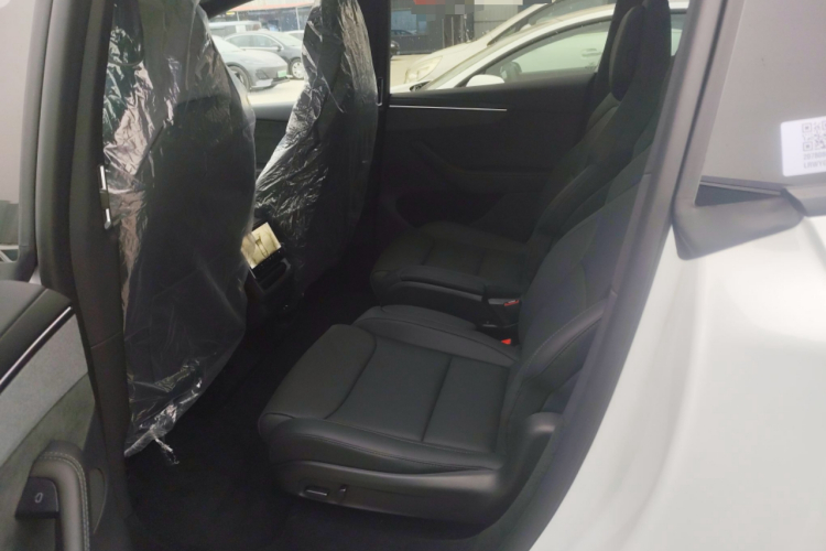 特斯拉 Model Y L 2025 汽车图片 #17