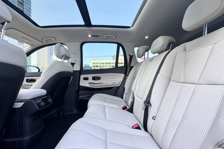 NIO ES8 2021 car image #17