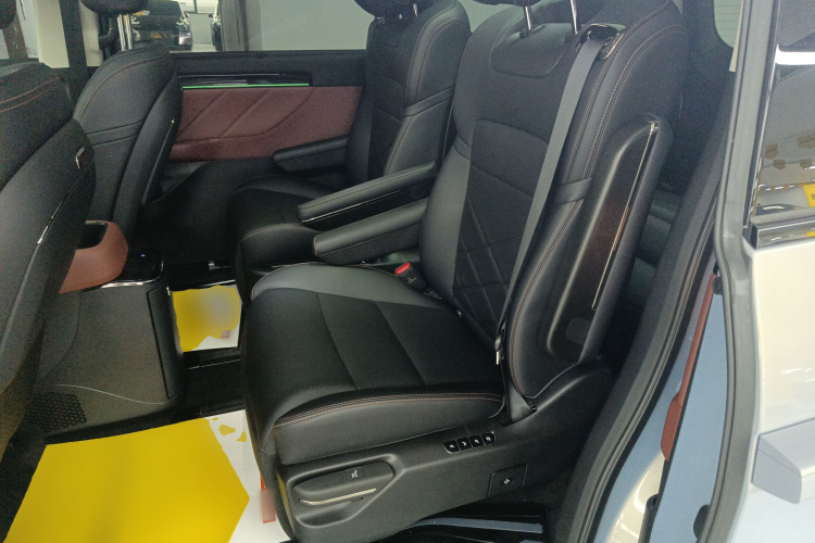 GAC Trumpchi E8 New Energy 2024 car image #17