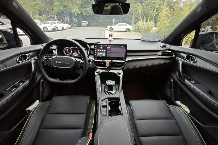Lynk & Co 06 2023 car image #17