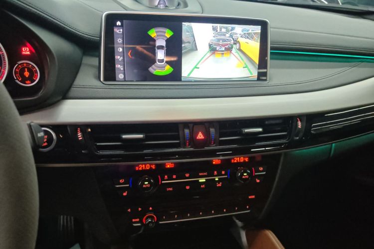 BMW X6 2018 car image #17