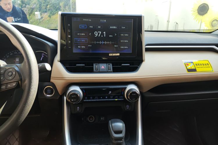 Toyota RAV4 2020 car image #17
