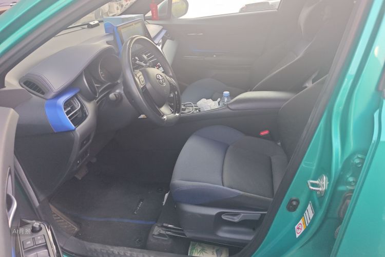 Toyota C-HR 2018 #17 Toyota C-HR 2018 car image #17