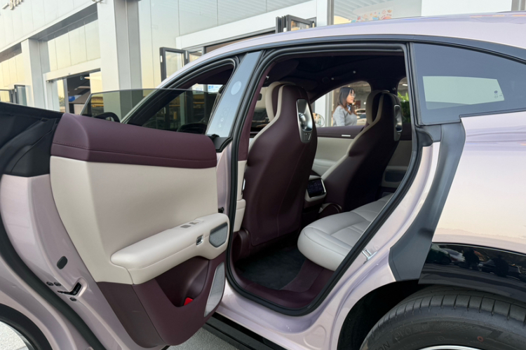 小米汽车 小米YU7 2025 #17 小米汽车 小米YU7 2025 汽车图片 #17