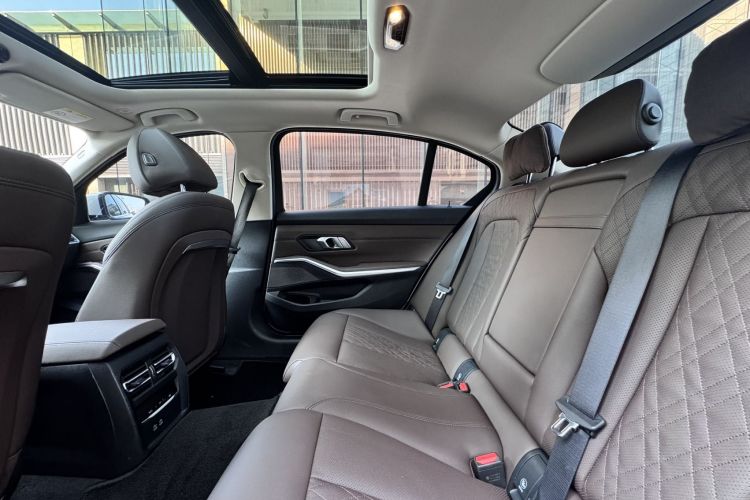 BMW i3 2023 car image #17