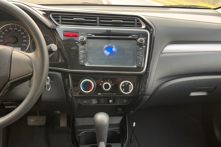 Honda Greiz 2015 car image #17