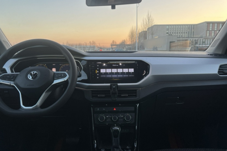 Tacqua 2023 car image #17