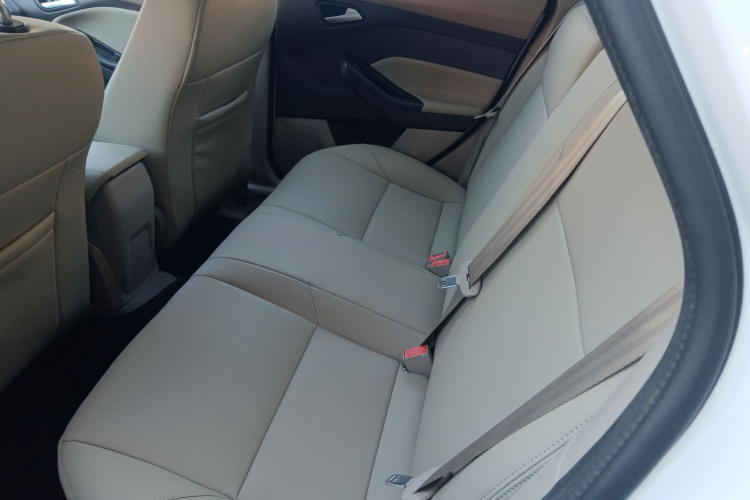 Ford Focus 2015 #17 Ford Focus 2015 car image #17