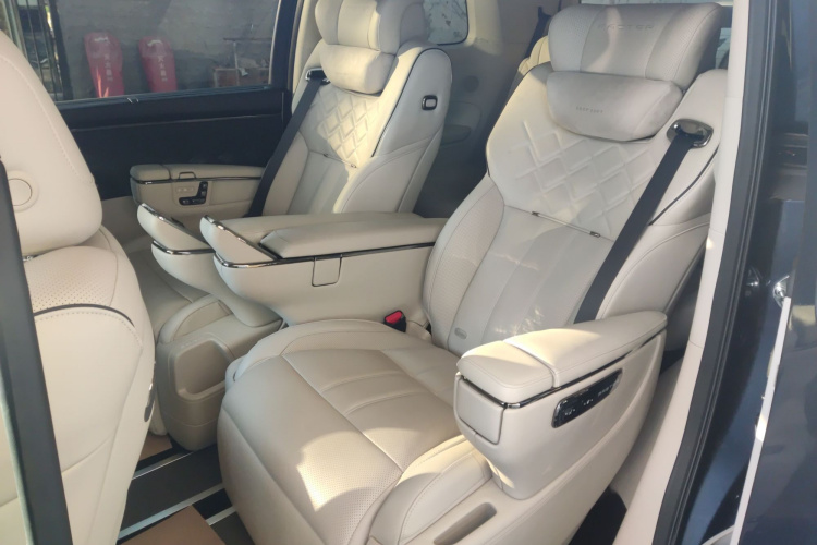 GAC Trumpchi Xiangwang M8 2025 car image #17