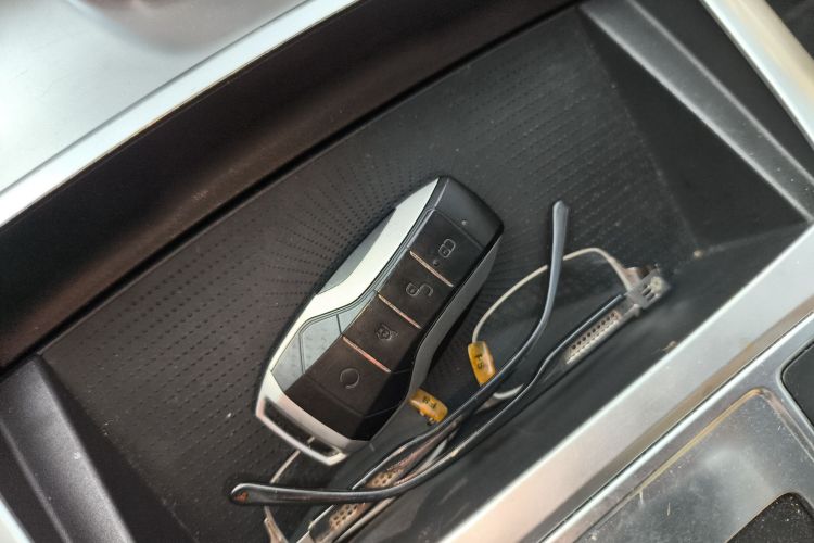 Denza X 2020 car image #17