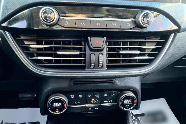 Ford Focus Active 2020 #17 Ford Focus Active 2020 car image #17