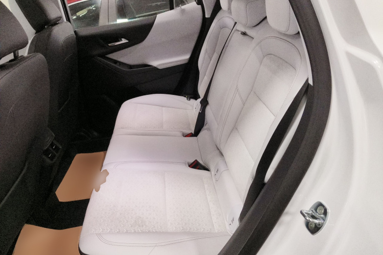 Chevrolet Equinox Plus 2025 car image #17