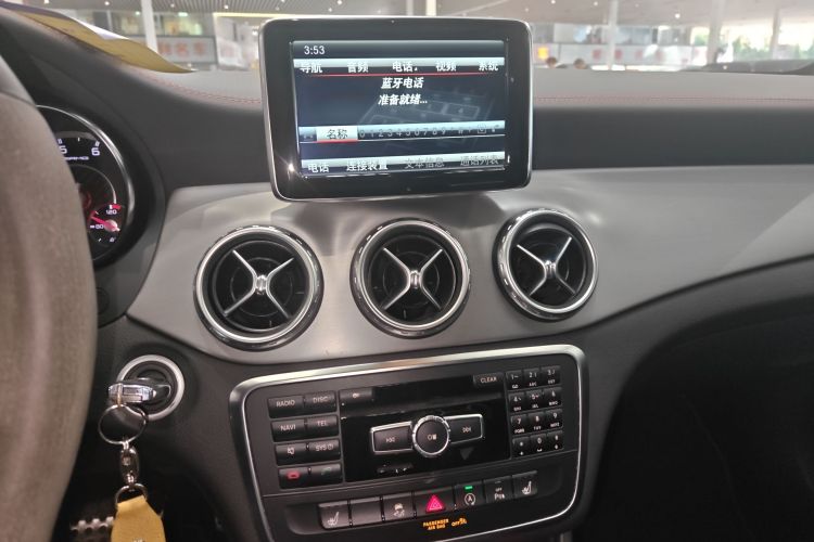 Mercedes-Benz GLA AMG 2016 immagine di auto #17