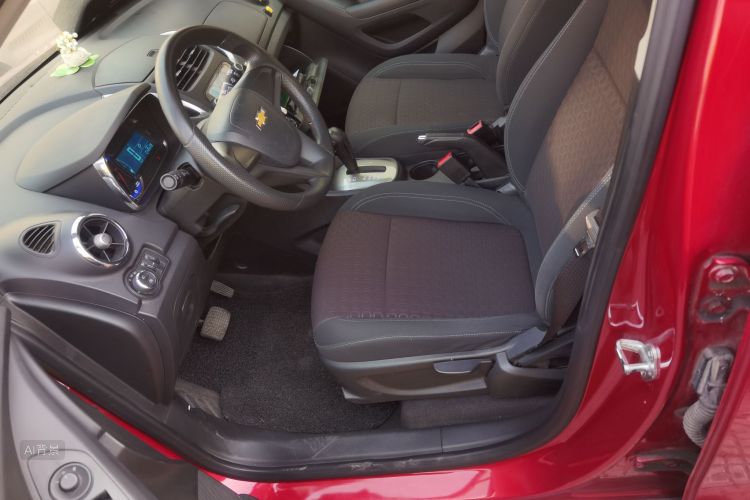 Chevrolet Tracker 2015 immagine di auto #17