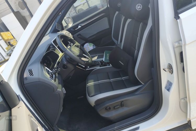 Volkswagen T-Roc 2023 #17 Volkswagen T-Roc 2023 car image #17
