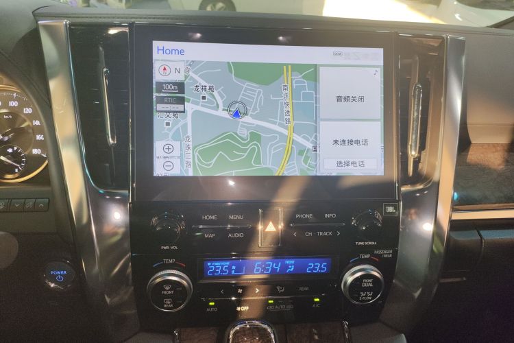 Toyota Alphard 2022 car image #17