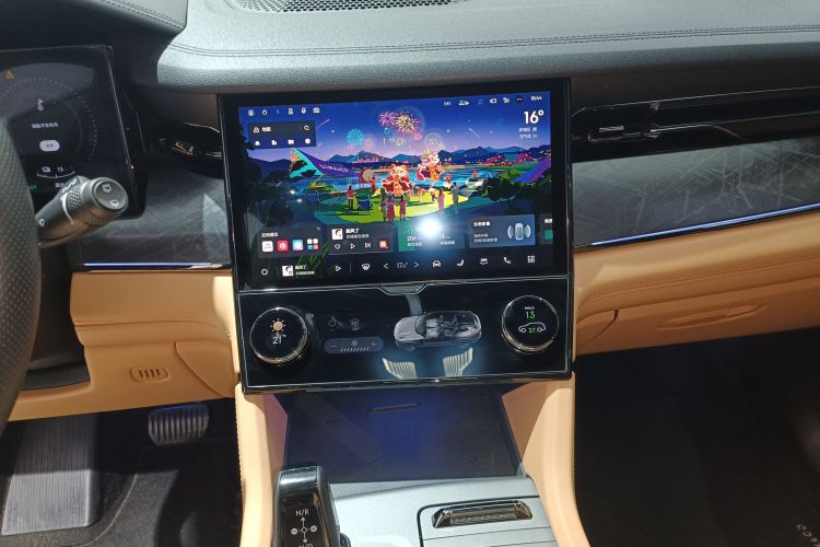 Lynk & Co 09 EM-P 2022 car image #17