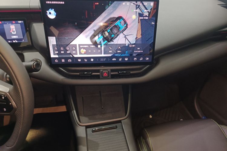 Lynk & Co 06 EM-P 2024 car image #17